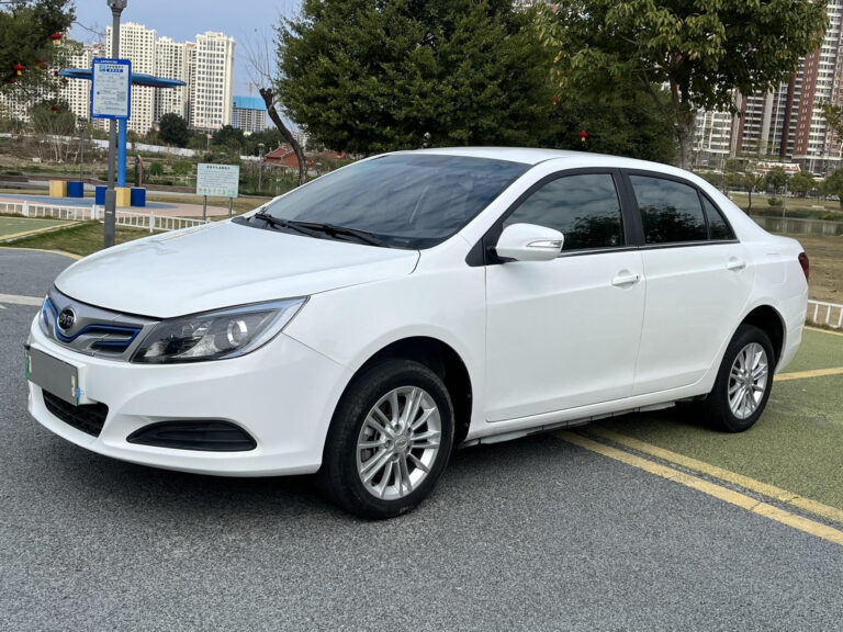 A New Look and a New Ride:  The BYD E5 Electric Vehicle That Dazzles